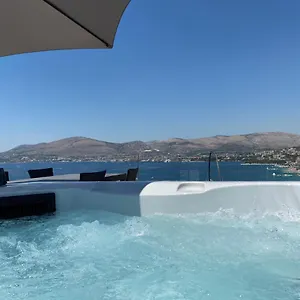 https://penthouse-maus.hotels-in-trogir.com